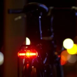 B&M Busch & Müller - Toplight Flat S - Feu Arrière Sur Pile -Magasin De Pièces Détachées Pour Vélos bm toplight flat s pile 2 3840x2160